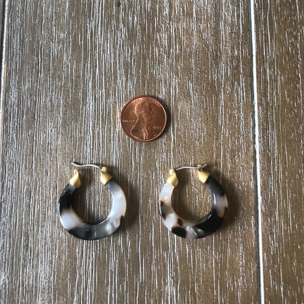 Madewell tortoise print earrings